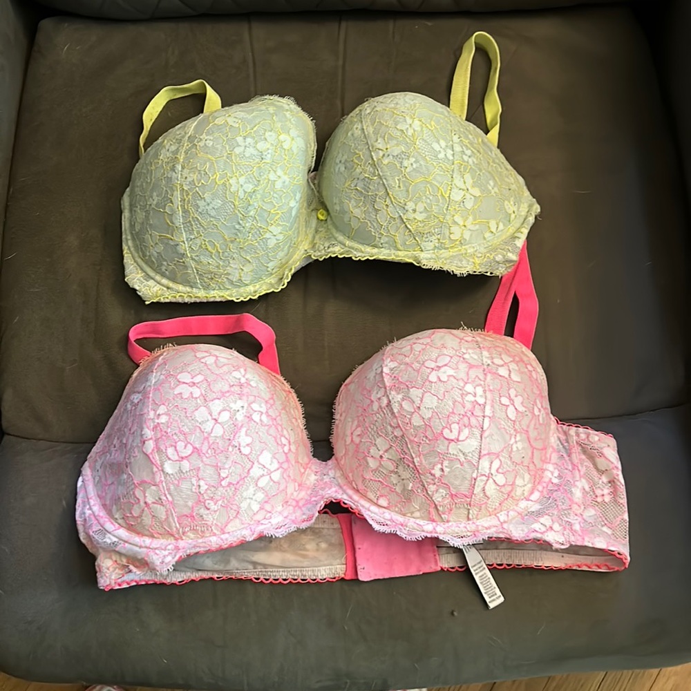 2 Victoria Secret bras